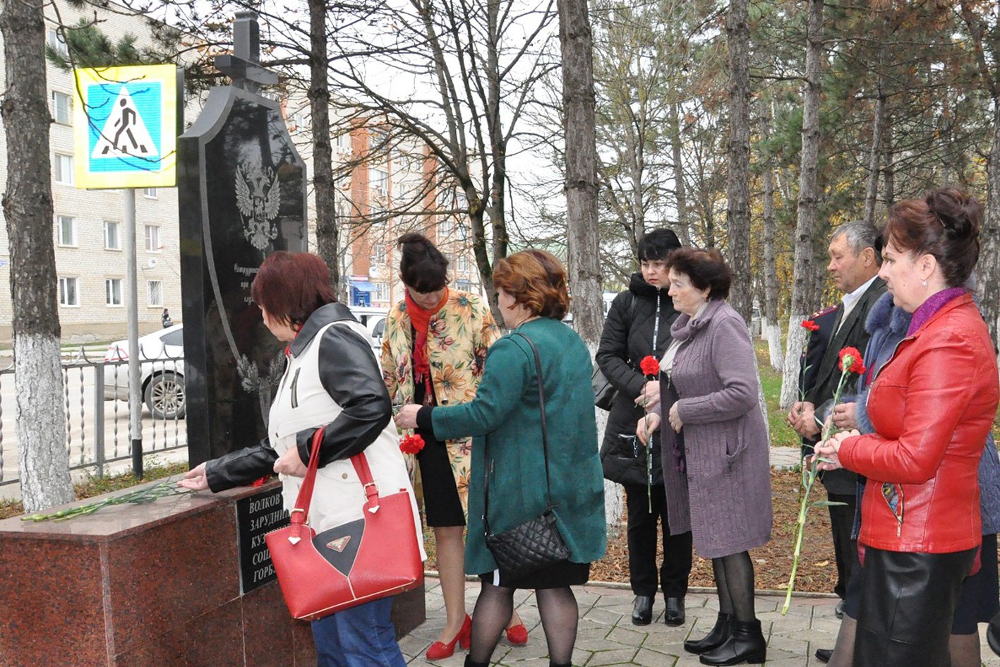 В Абинске почтили память сотрудников полиции, погибших при исполнении служебных обязанностей