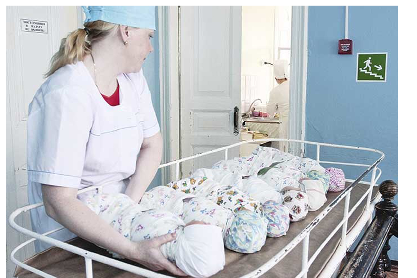 В родильном отделении Абинской ЦРБ поздравили молодых мамочек