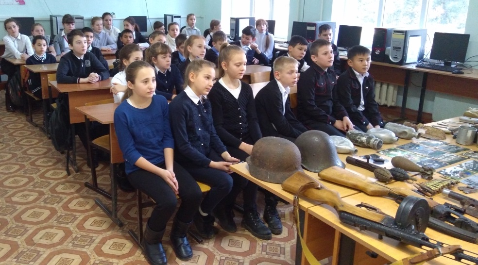 В рамках военно-патриотического месячника во всех образовательных учреждениях Абинского района проходят мероприятия