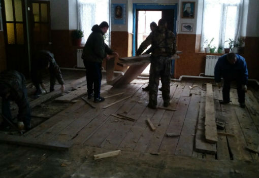 Казаки из ст. Федоровской приняли участие в ремонте храма