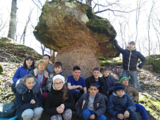 Абинские школьники совершили путешествие к каменным грибам