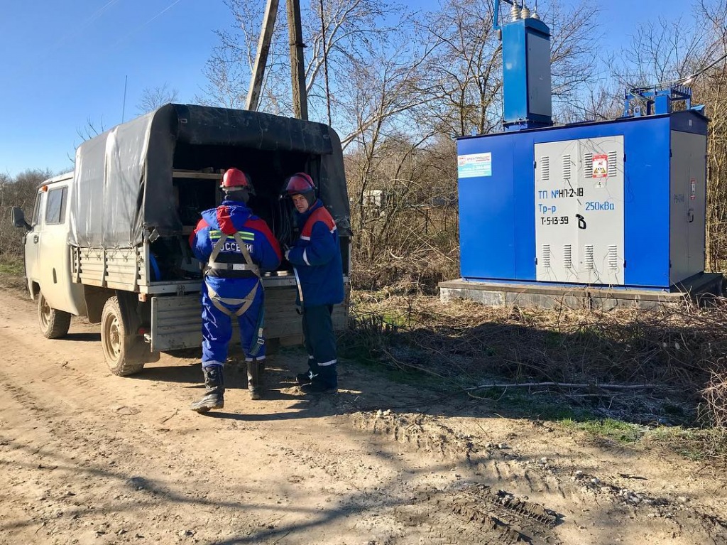 В селе Варнавинском идет реконструкция воздушной линии электропередачи