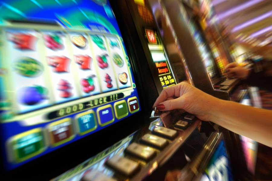 В Абинске две молодые женщины незаконно проводили азартные игры
