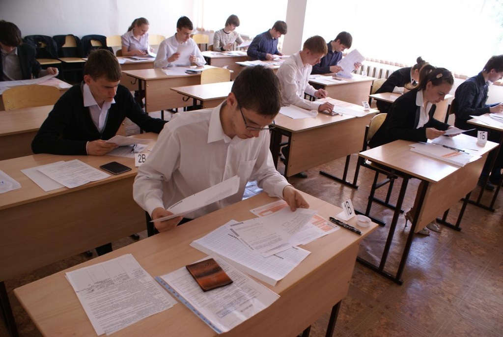 Школьники Абинского района сдали первый обязательный экзамен