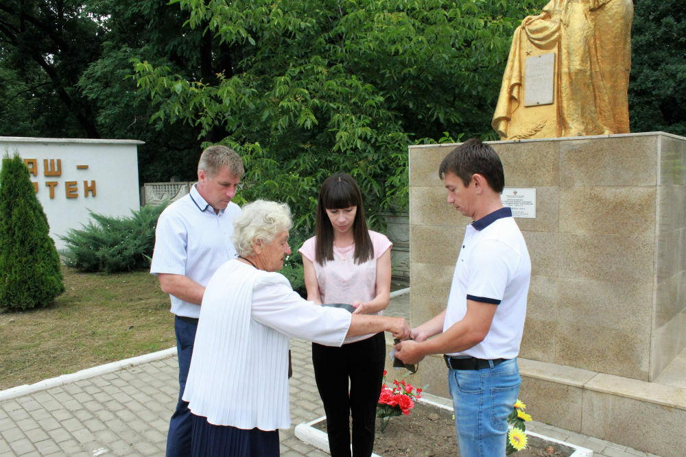 В Абинском районе прошла первая военно-патриотическая акция «Горсть памяти»