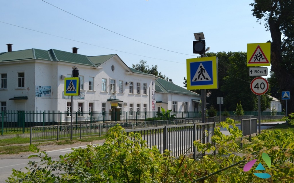В Абинске возле школы появились мигающие светофоры