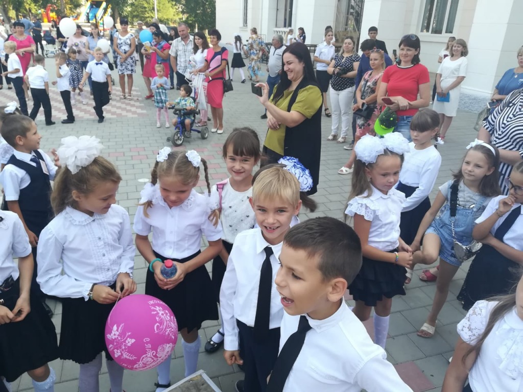 В Ахтырском прошел танцевальный флешмоб, посвященный Дню знаний