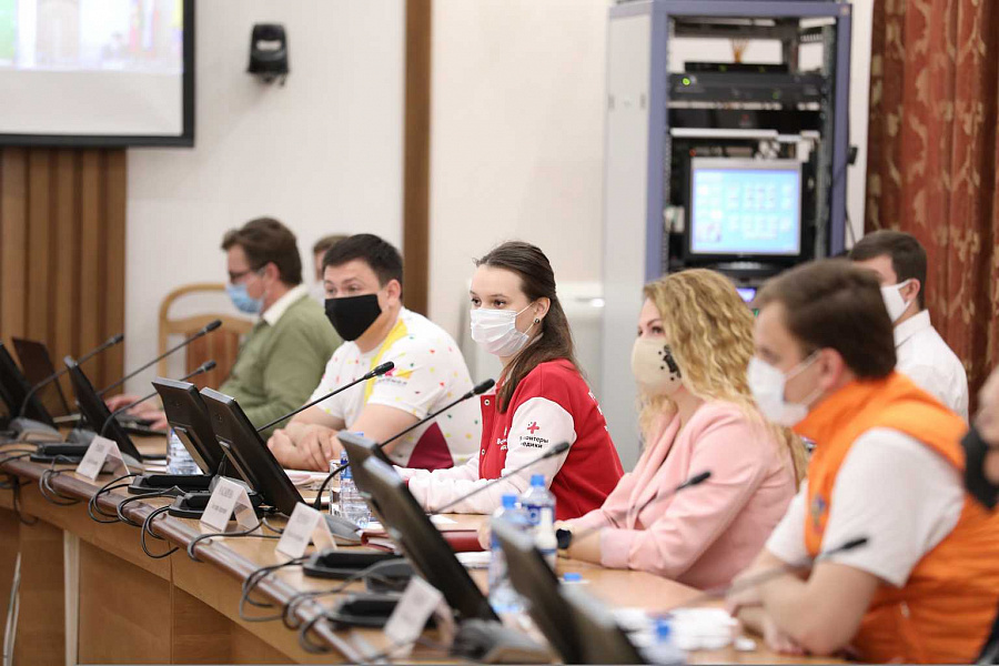 Жителям Кубани во время пандемии помогают волонтеры