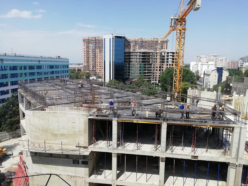 Работы по строительству каркаса нового здания детской краевой больницы в Краснодаре подходят к концу