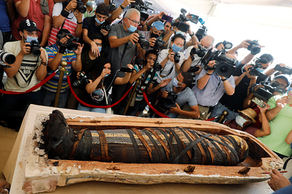 Вскрыт саркофаг с захороненной в нем 2500 лет назад мумией