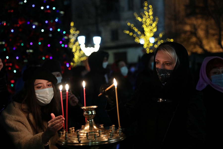 Праздничные службы в православных храмах Кубани прошли с соблюдением всех антиковидных требований