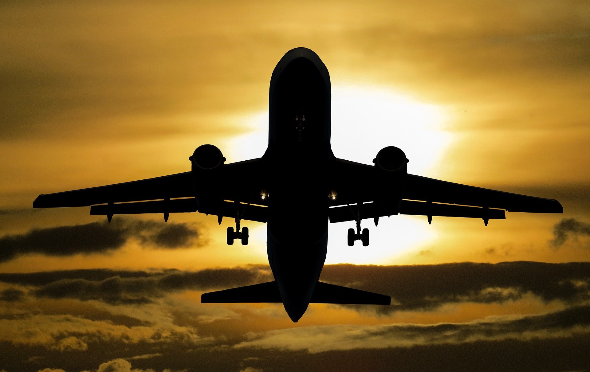 Из-за непогоды в краснодарском аэропорту задержаны восемь рейсов
