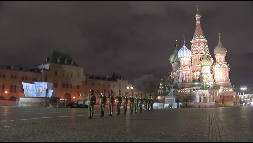 В Москве состоялась ночная репетиция парада Победы