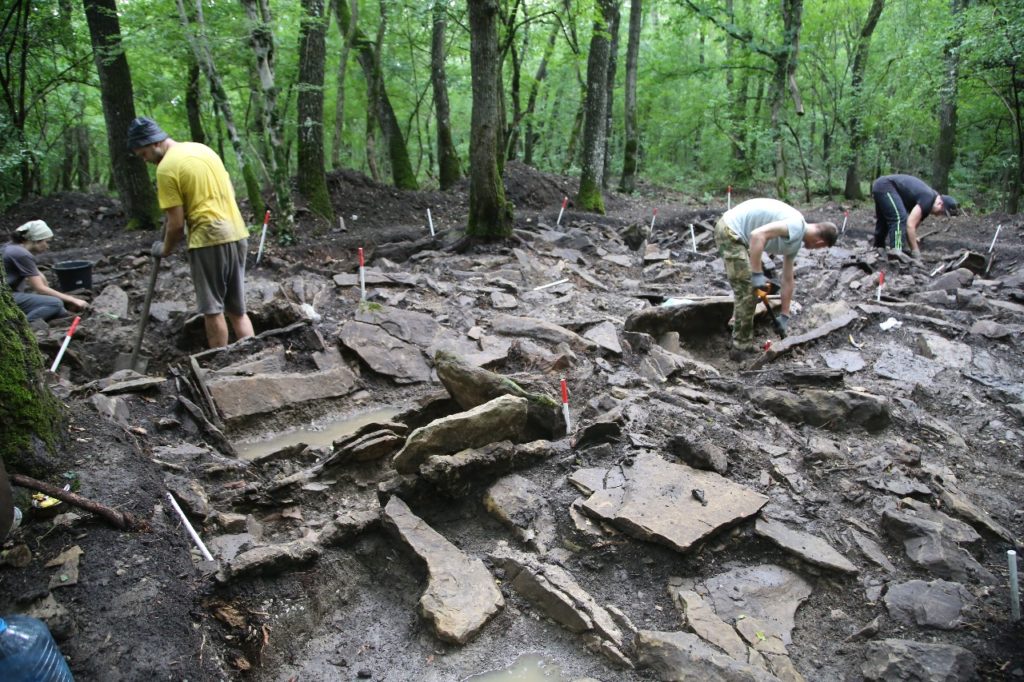 Раскопки трех могильников проводятся под Новороссийском