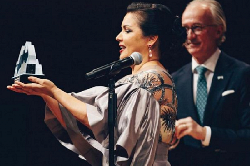Королева Швеции вручила престижную награду Анне Нетребко