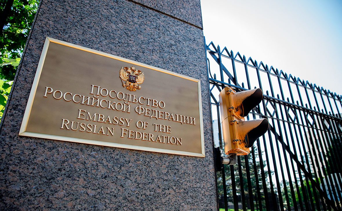 Отказаться от милитаристского»самогипноза» США призывает посольство России