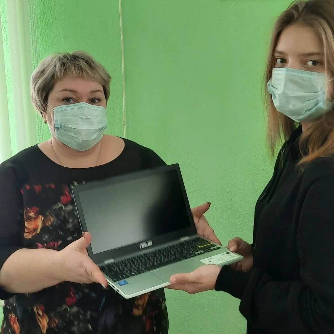 Школьница из Славянского района получила ноутбук для учебы