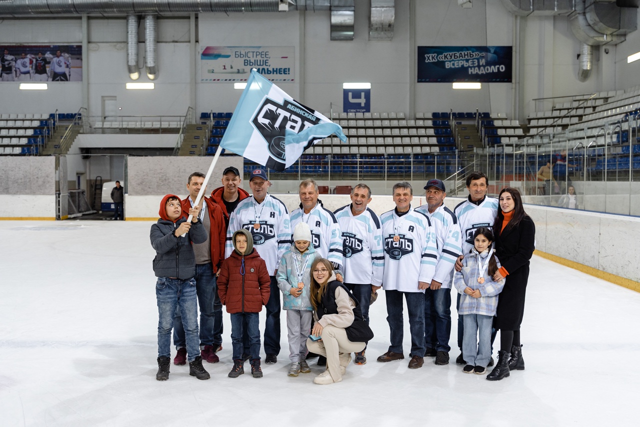 Хоккейный клуб «Абинская Сталь» занял третье место в Ночной хоккейной лиге