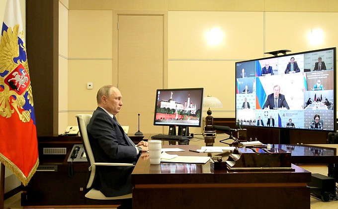 Согласно опросу, работу Путина на посту президента одобряют 79% россиян