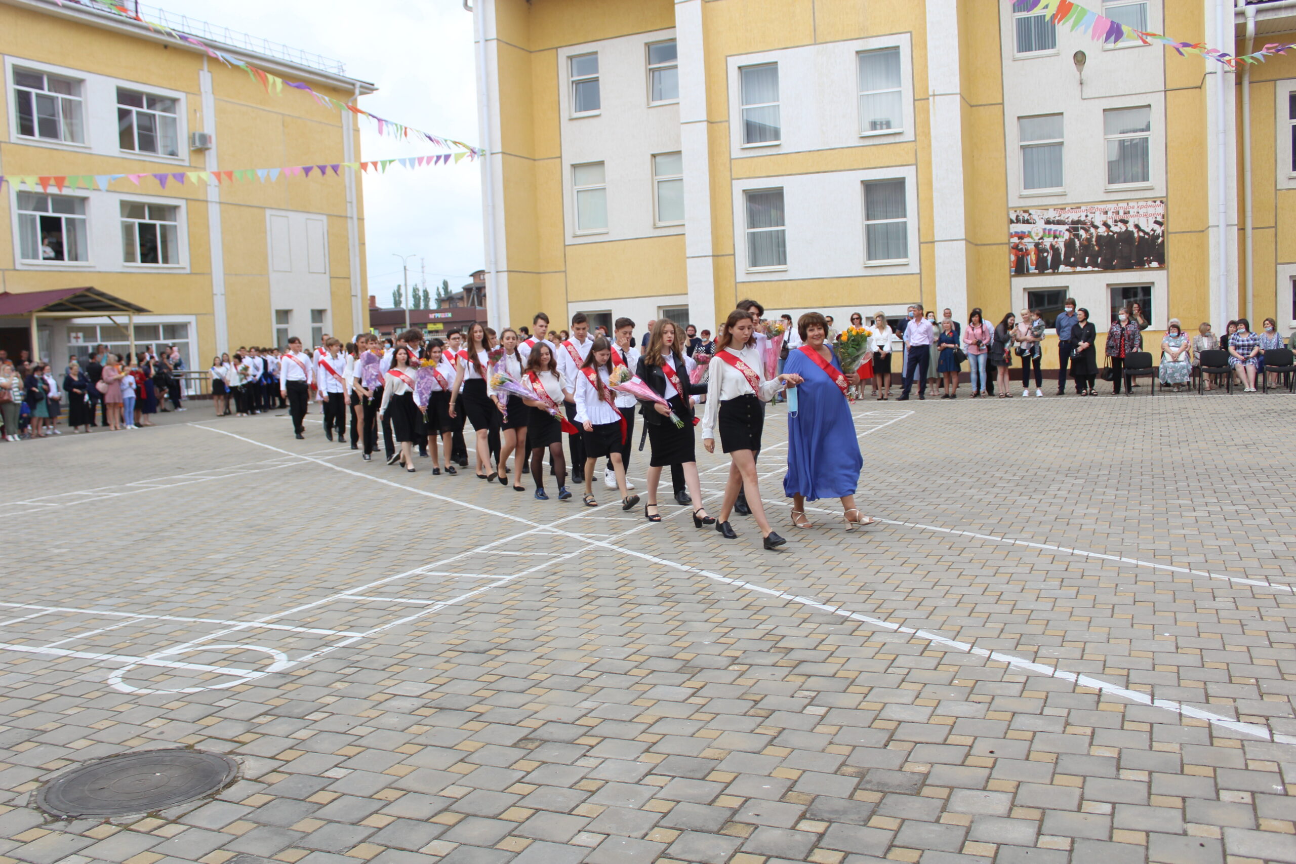 Вениамин Кондратьев: Последний школьный звонок на Кубани прозвенит для 88 тысяч выпускников