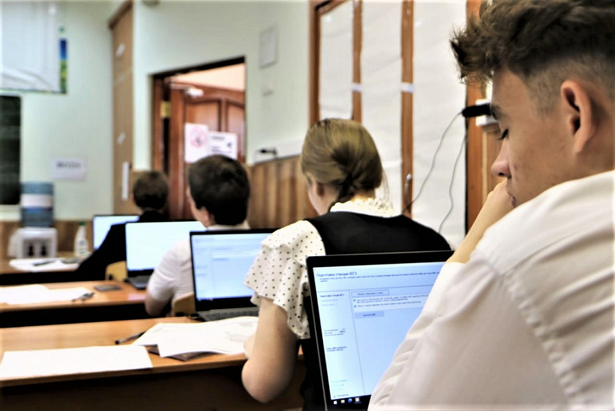 Основной период проведения ЕГЭ на Кубани завершает экзамен по информатике и ИКТ
