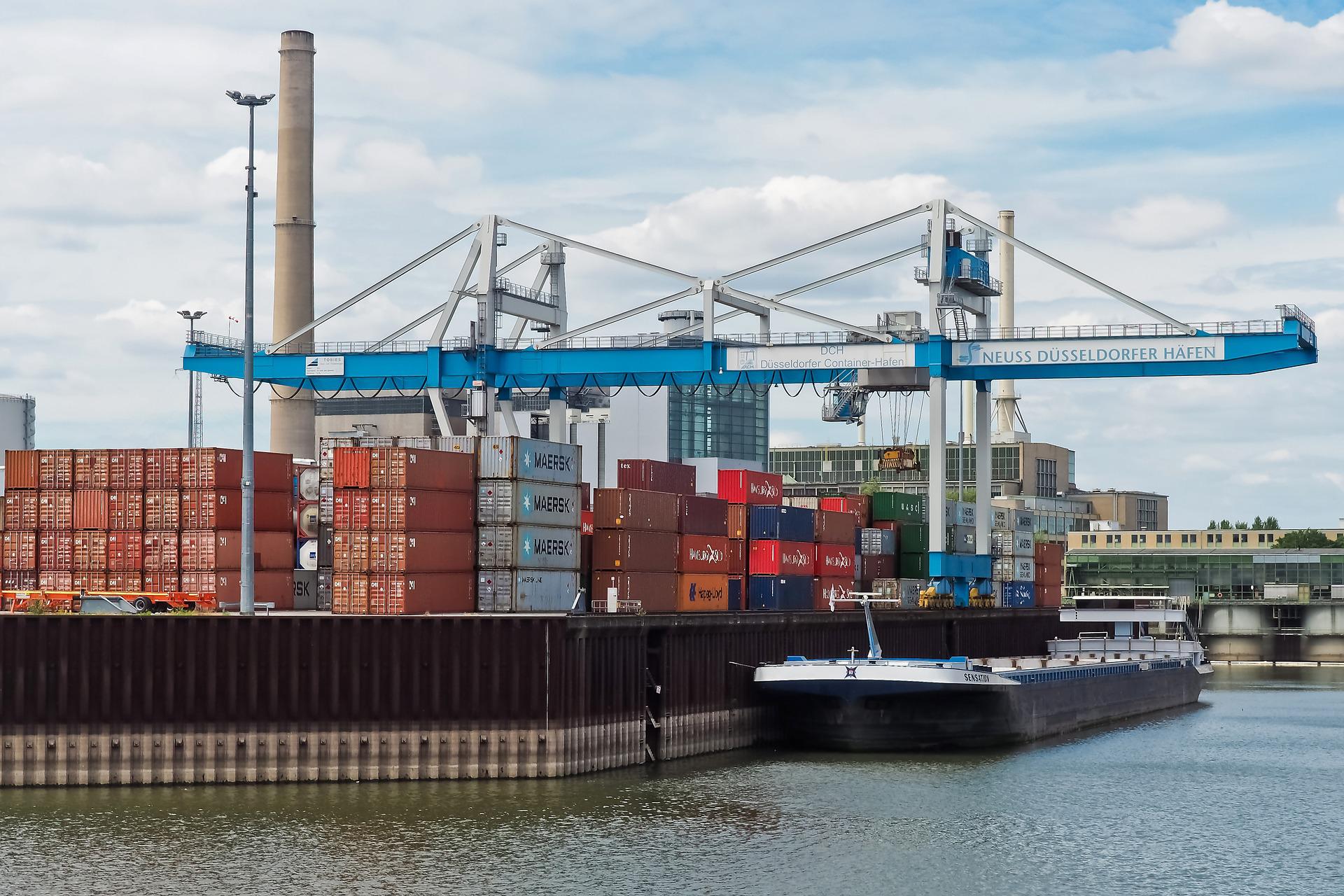 За морскими судами хотят закрепить перевозку экспортных и импортных грузов. Что это означает?