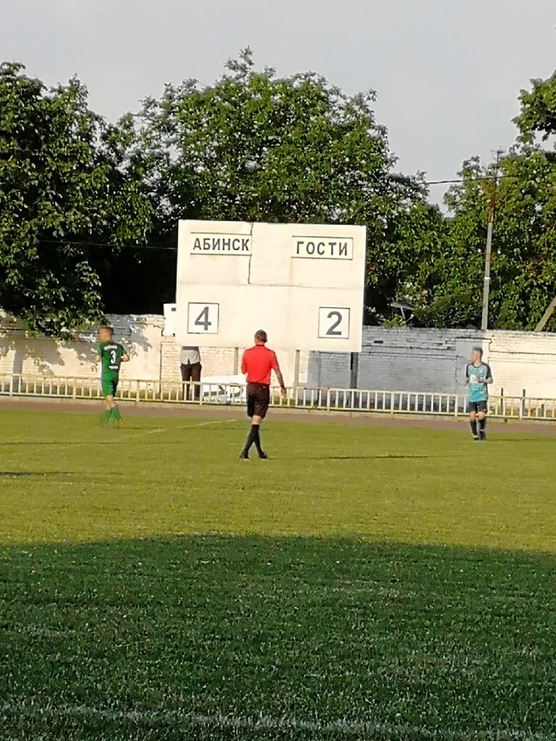 Обыграли соседей: футбольная команда Абинского района одержала победу в матче