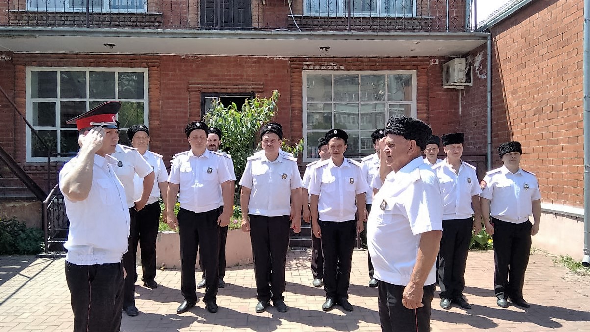 Казаки провели строевой смотр