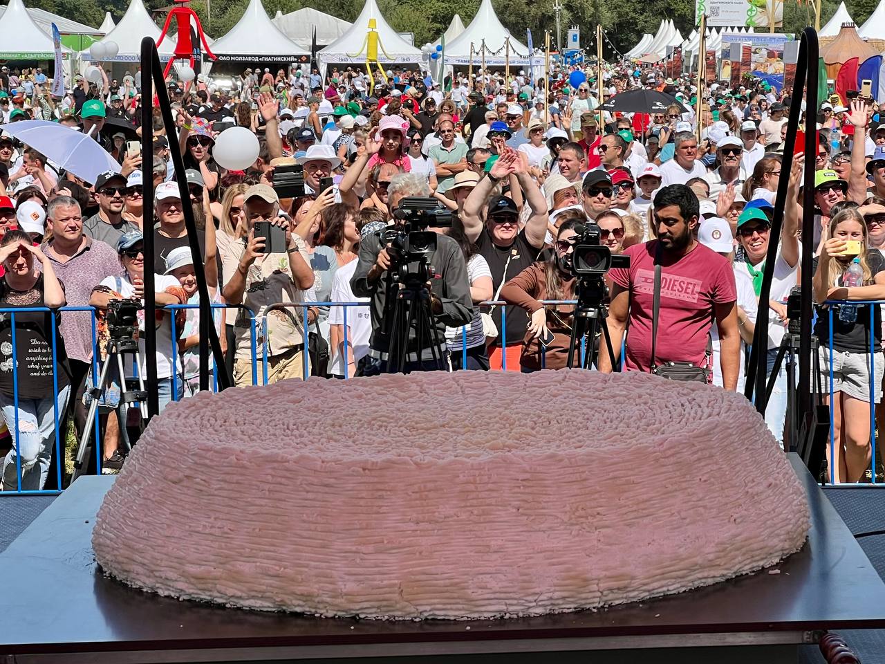 Самый большой сыр в мире сварили в Адыгее