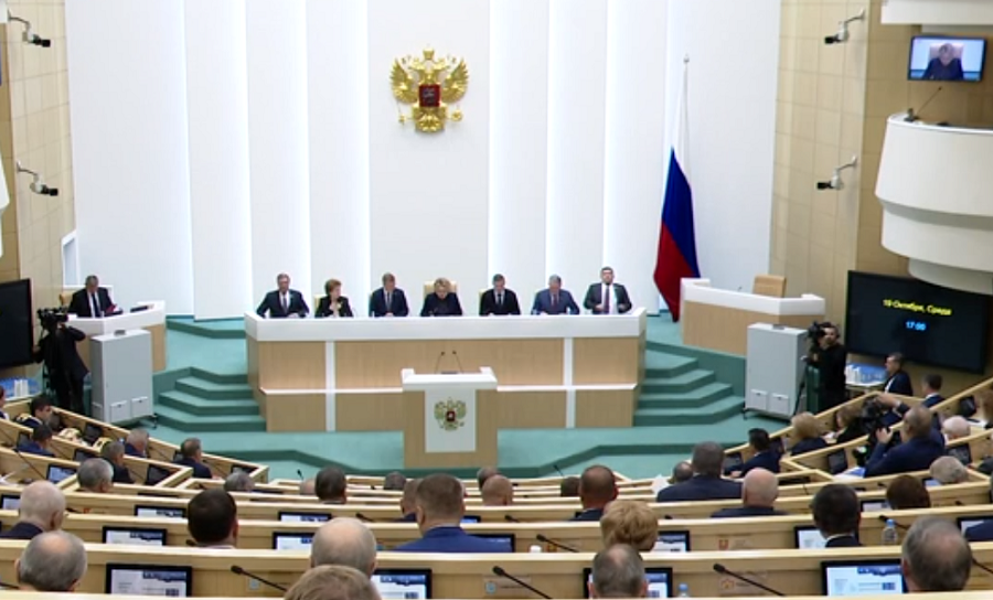 Совет Федерации утвердил указ Владимира Путина о введении военного положения в четырех регионах