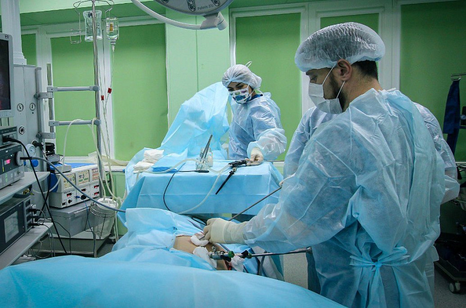 Кубанские врачи провели сложную операцию по удалению опухоли