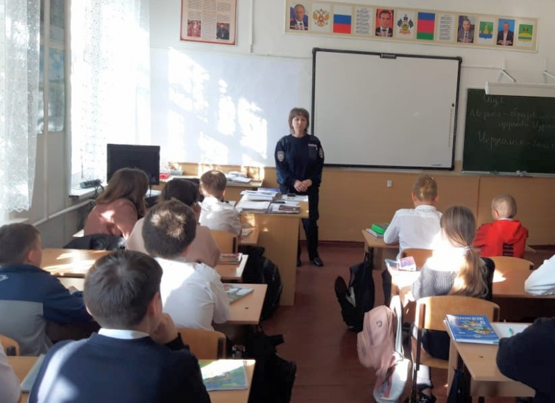 Полицейские проводят профилактическую работу в школах Абинского района