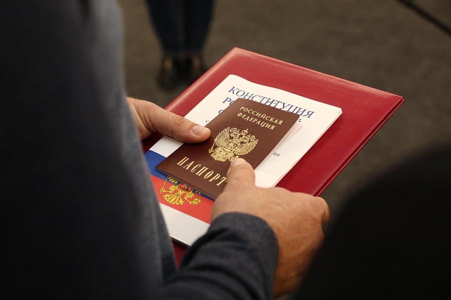 На Кубани более 19 тысяч паспортов получили жители новых территорий России