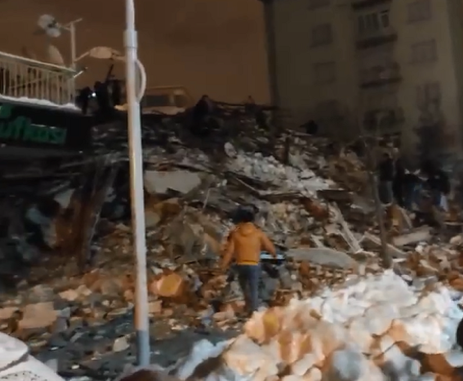 Количество погибших после землетрясения в Турции увеличилось до 1 498