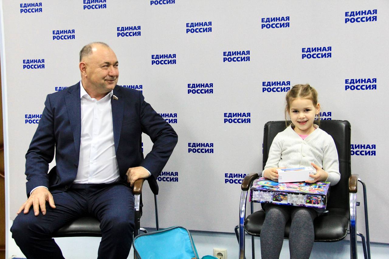 Он настоящий волшебник: Иван Демченко исполнил 150 детских желаний
