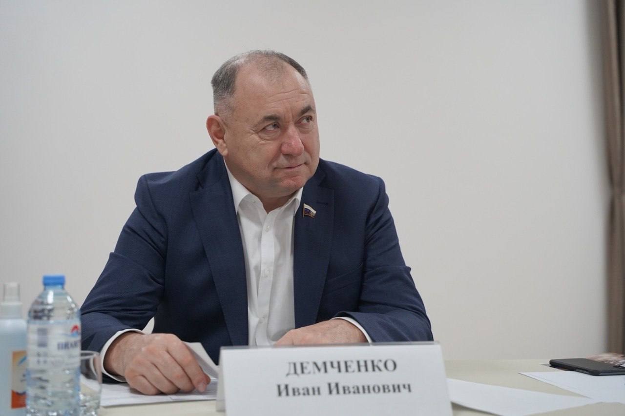 Депутат Госдумы провел прием граждан в Крымском районе