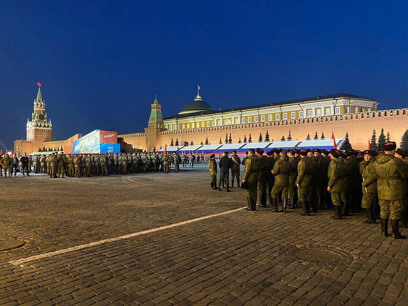 На Красной площади прошла ночная репетиция парада к 78-й годовщине Победы в Великой Отечественной войне