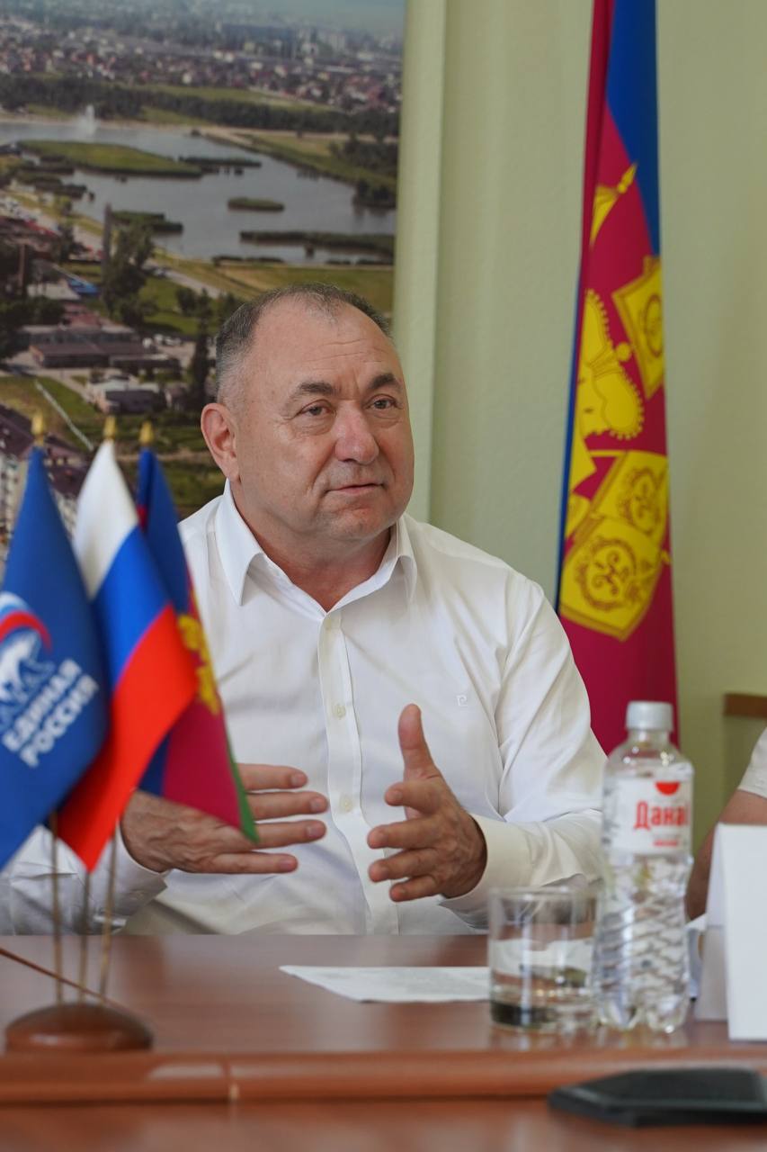 Депутат Госдумы Иван Демченко провел прием граждан в Славянском районе.