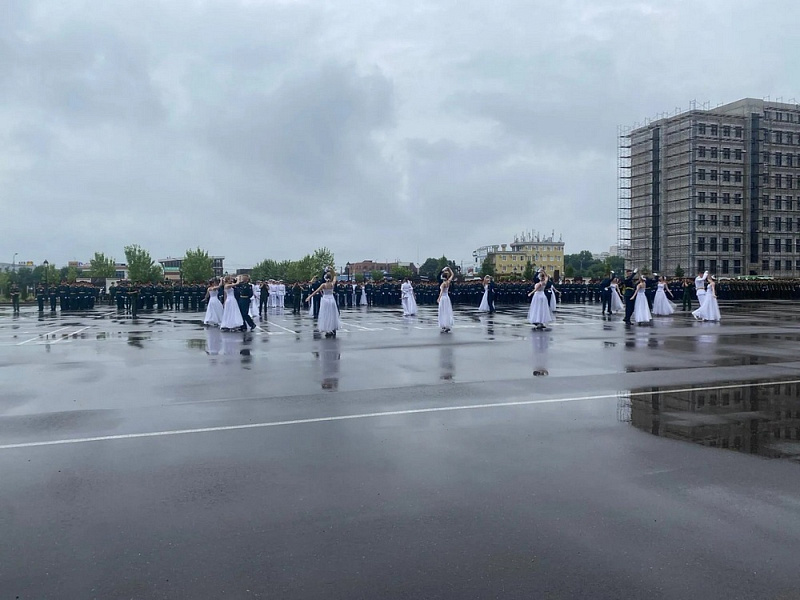 Выпуск более 200 офицеров состоялся сегодня в военном училище Краснодара
