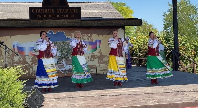 Творческие коллективы Абинского района участвовали в фестивале в Атамани