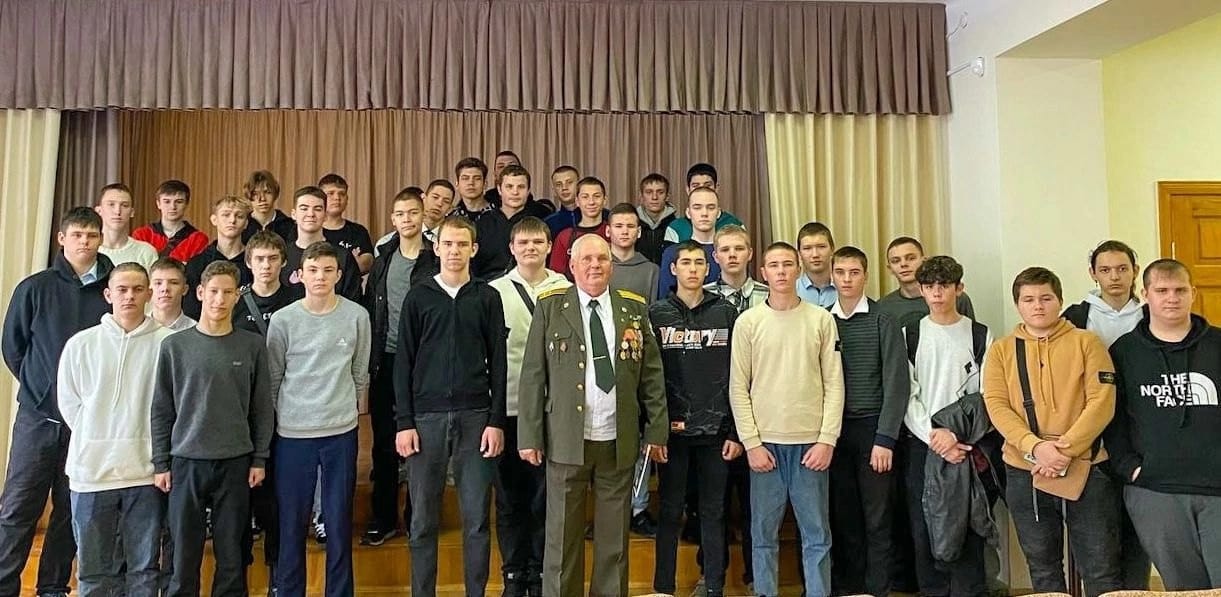 Волонтеры провели патриотическую акцию «Диалоги с героями»