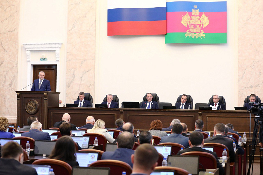 Вениамин Кондратьев: В 2024 году объем дорожного фонда Краснодарского края составит не менее 48,8 миллиарда рублей