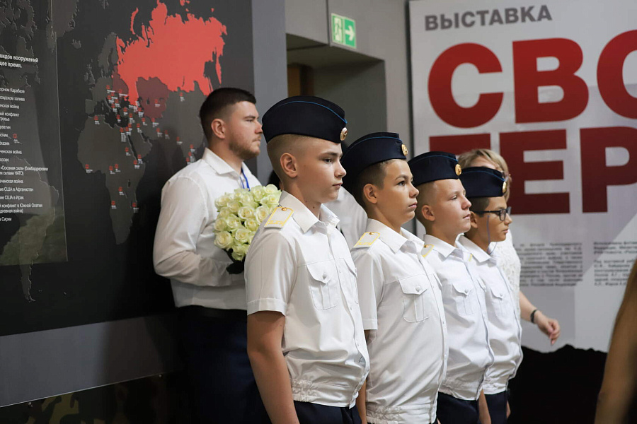 В Краснодарском крае начала работу передвижная выставка «СВОи Герои»
