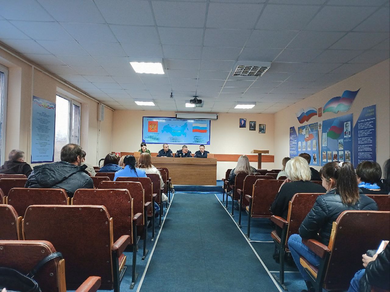 Госавтоинспекторы провели рабочую встречу с организаторами пассажирских перевозок.