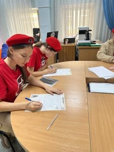 У школьников Абинского района стало традицией писать письма военнослужащим – участникам СВО