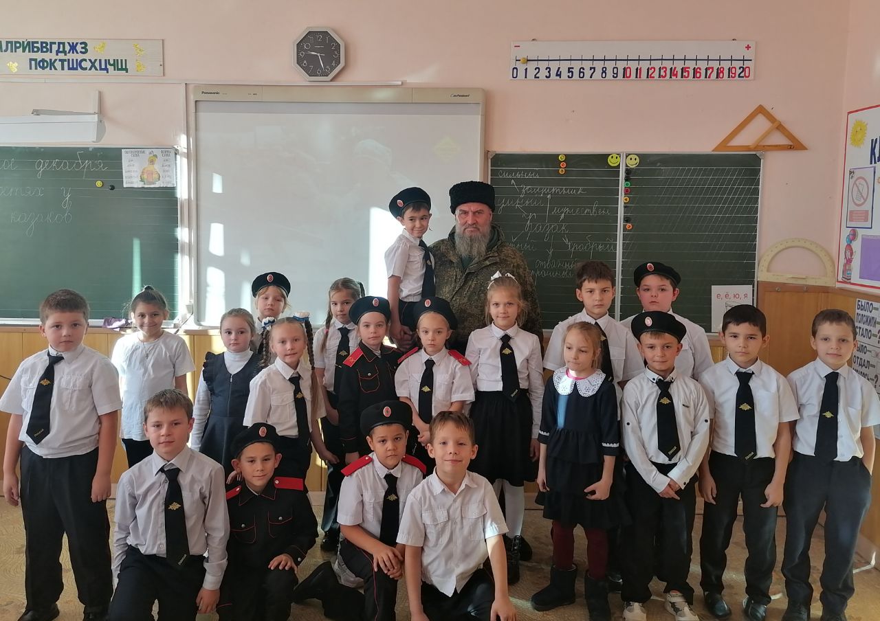Атаман Абинского ГКО провел урок в школе №3