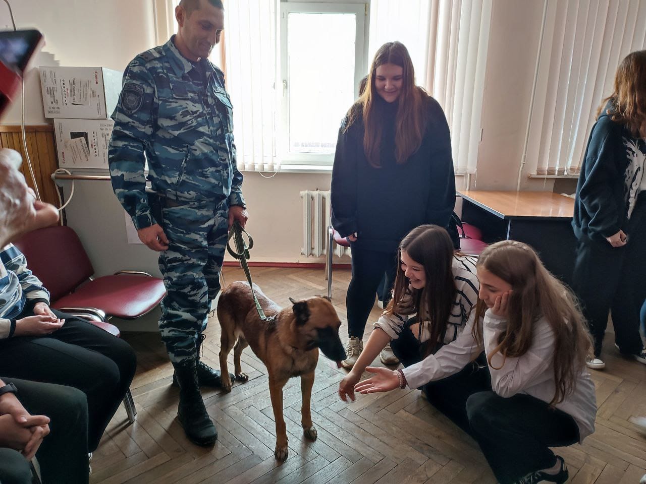 В Абинске полицейские и общественники провели для подростков уроки профориентации
