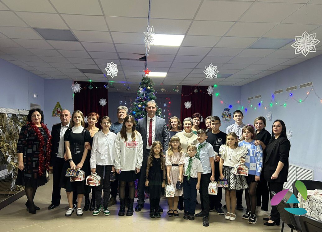 Глава Абинского городского поселения поздравил коллектив «Кубаночка»