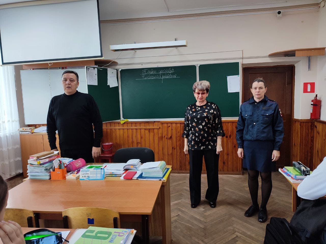 Полицейские и общественники провели  патриотический урок