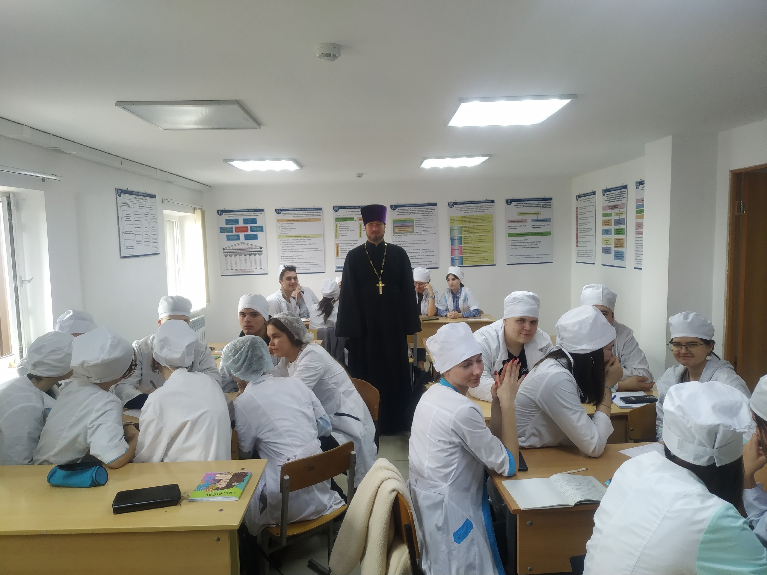Волонтеры провели ряд мероприятий для учащихся «Анапского Индустриального техникума»